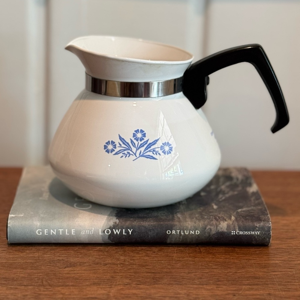 Vintage Corningware 6 cup tea/coffee pot white and blue cornflower